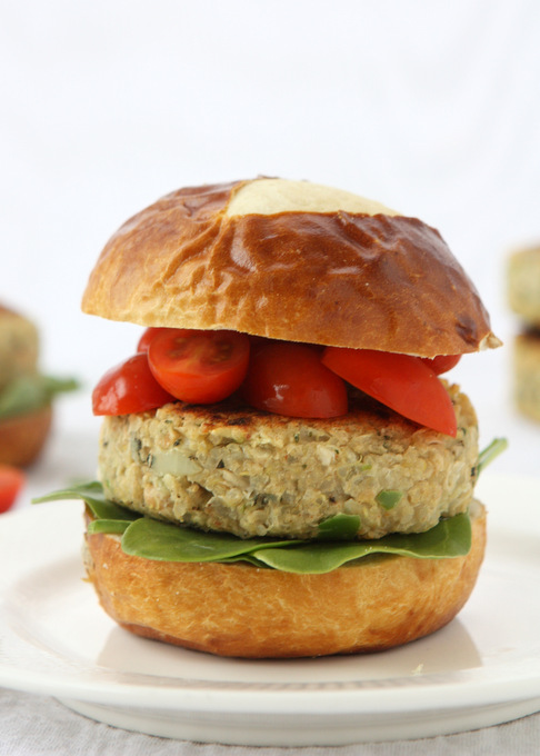 White Bean Quinoa Veggie Burgers | thekitchenpaper.com