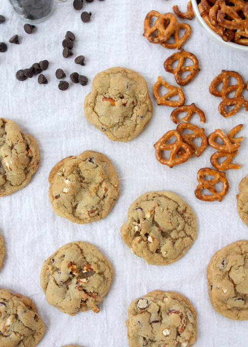 Chocolate Chip Pretzel Cookies | thekitchenpaper.com