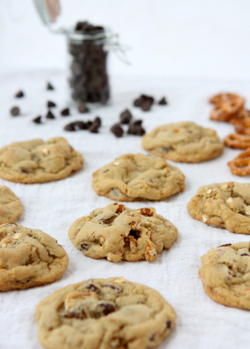 Chocolate Chip Pretzel Cookies | thekitchenpaper.com