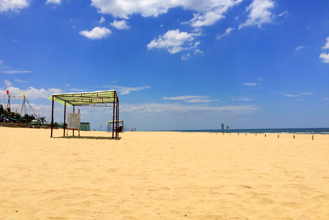 Vietnam: Dong Hoi Beach | thekitchenpaper.com