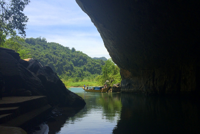 Entrance to Phong Nha Cave | thekitchenpaper.com