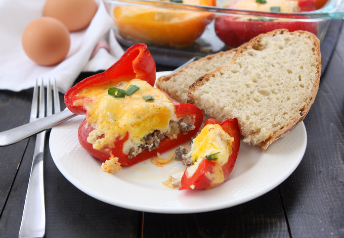 Sausage & Egg Stuffed Peppers | thekitchenpaper.com