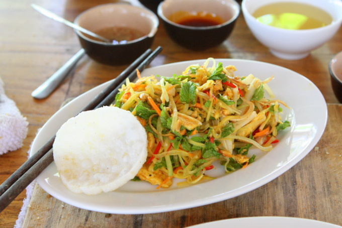 Gỏi Ngũ Sắc: Green Mango and Papaya Salad | thekitchenpaper.com