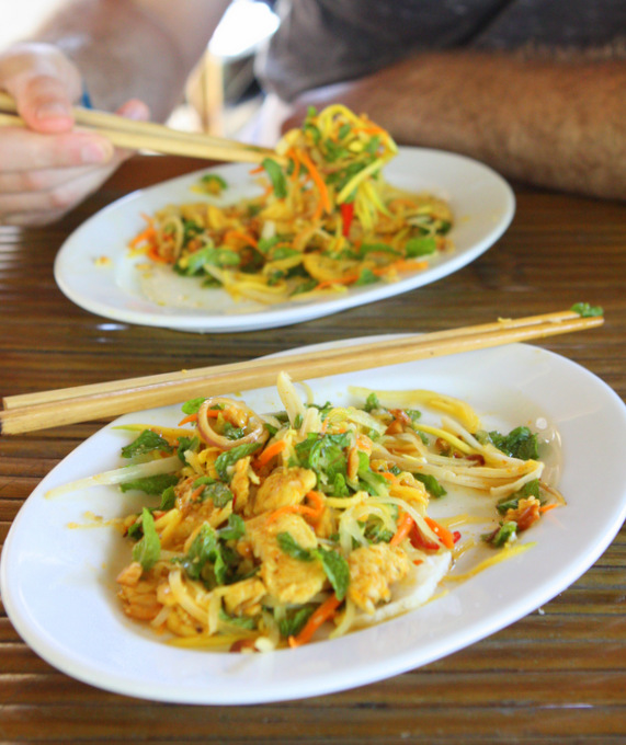 Gỏi Ngũ Sắc: Green Mango and Papaya Salad | thekitchenpaper.com