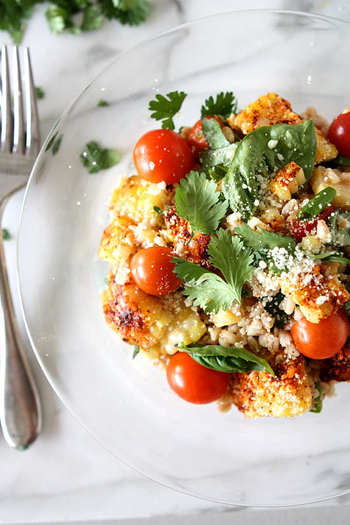 Elote Farro Tomato Salad {Mexican Street Corn Salad} | thekitchenpaper.com