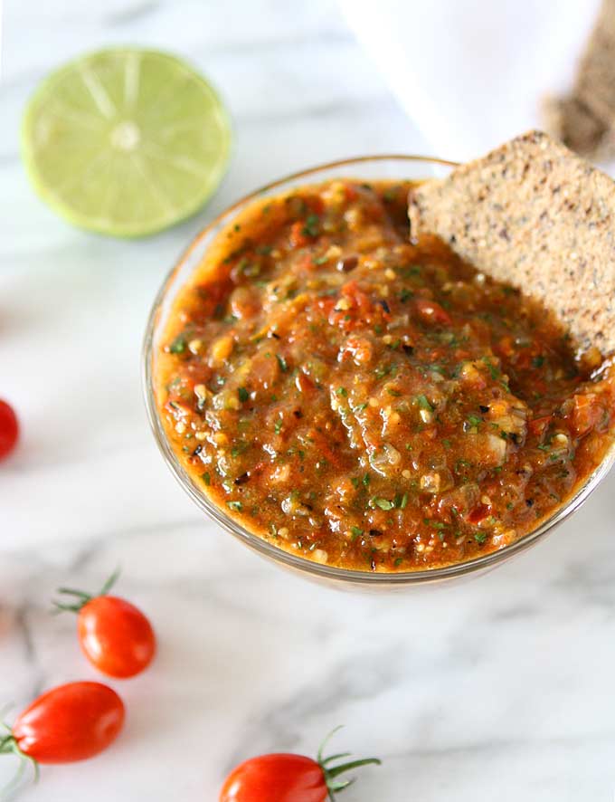 Sweet Roasted Tomato Salsa | thekitchenpaper.com