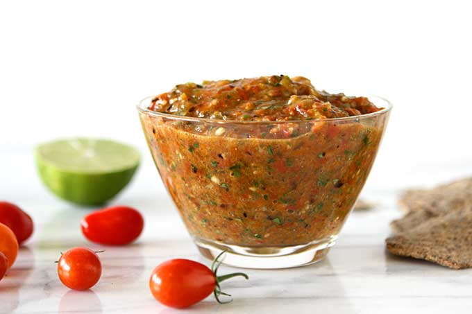 Sweet Roasted Tomato Salsa | thekitchenpaper.com