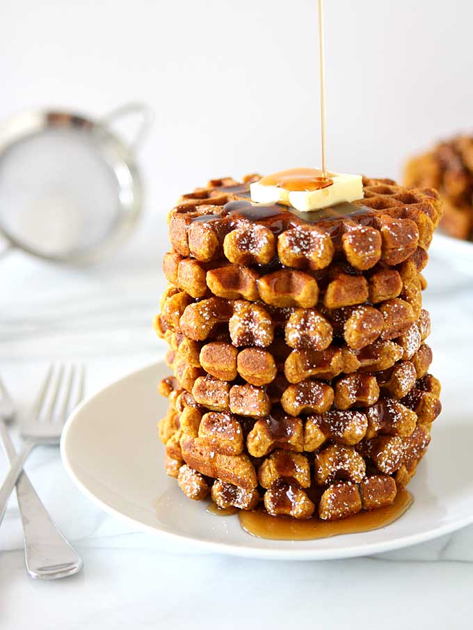 Whole Wheat Pumpkin Spice Waffles | thekitchenpaper.com