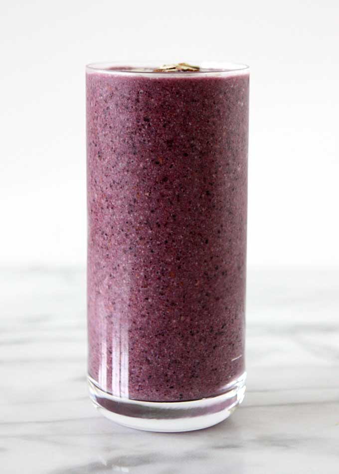 Blueberry Almond Smoothie | thekitchenpaper.com