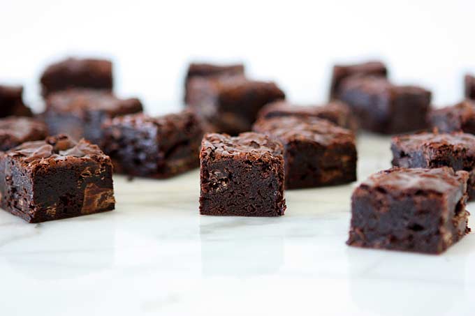 Dark Chocolate Chunk Brownies | thekitchenpaper.com