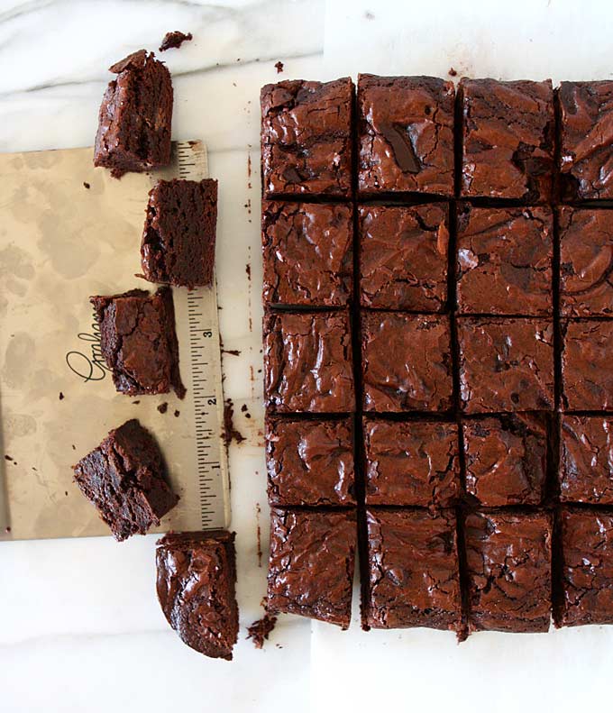 Dark Chocolate Chunk Brownies | thekitchenpaper.com