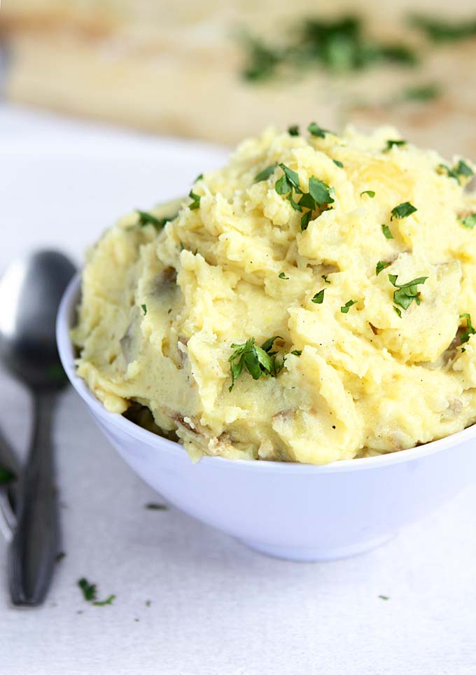 Brown Butter Mascarpone Mashed Potatoes | thekitchenpaper.com