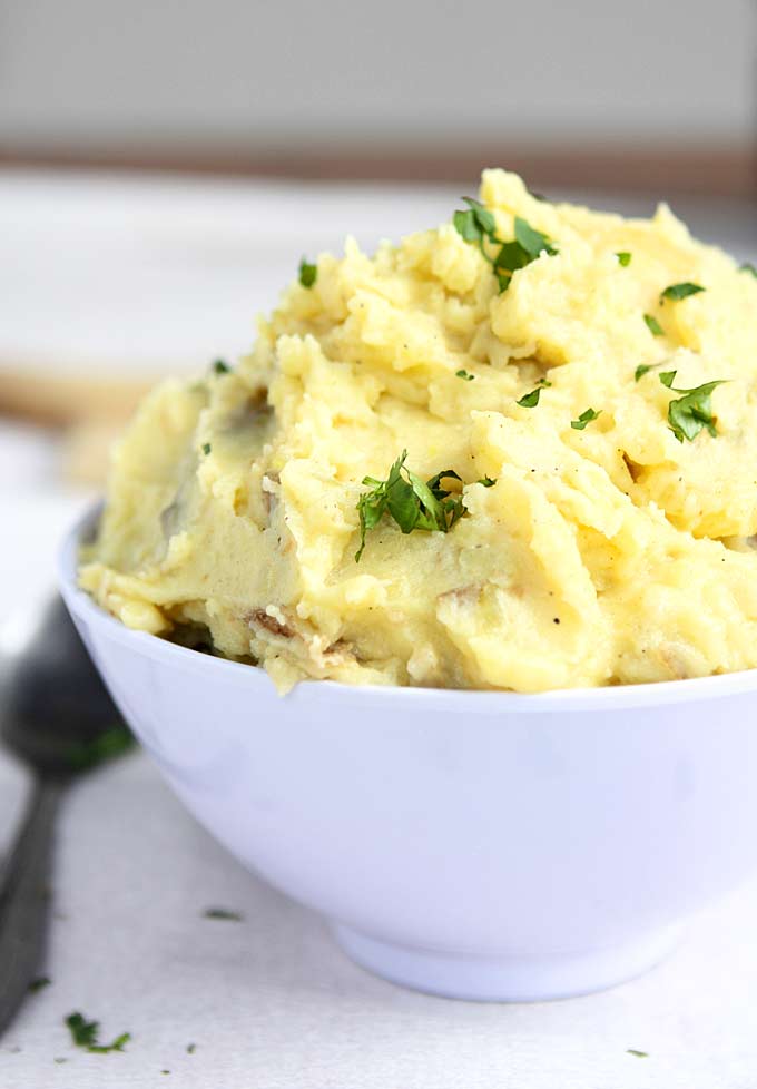 Brown Butter Mascarpone Mashed Potatoes | thekitchenpaper.com