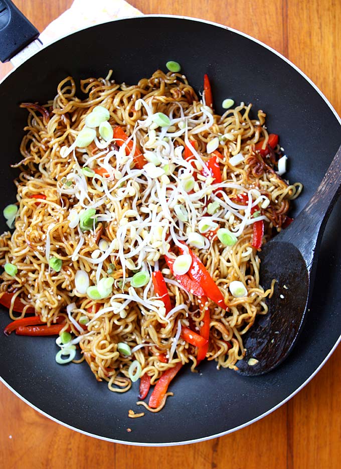 Garlic Sesame Crispy Pan Fried Noodles | thekitchenpaper.com