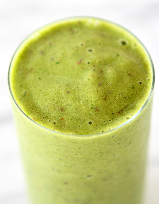 Peach Chia Green Smoothie | thekitchenpaper.com