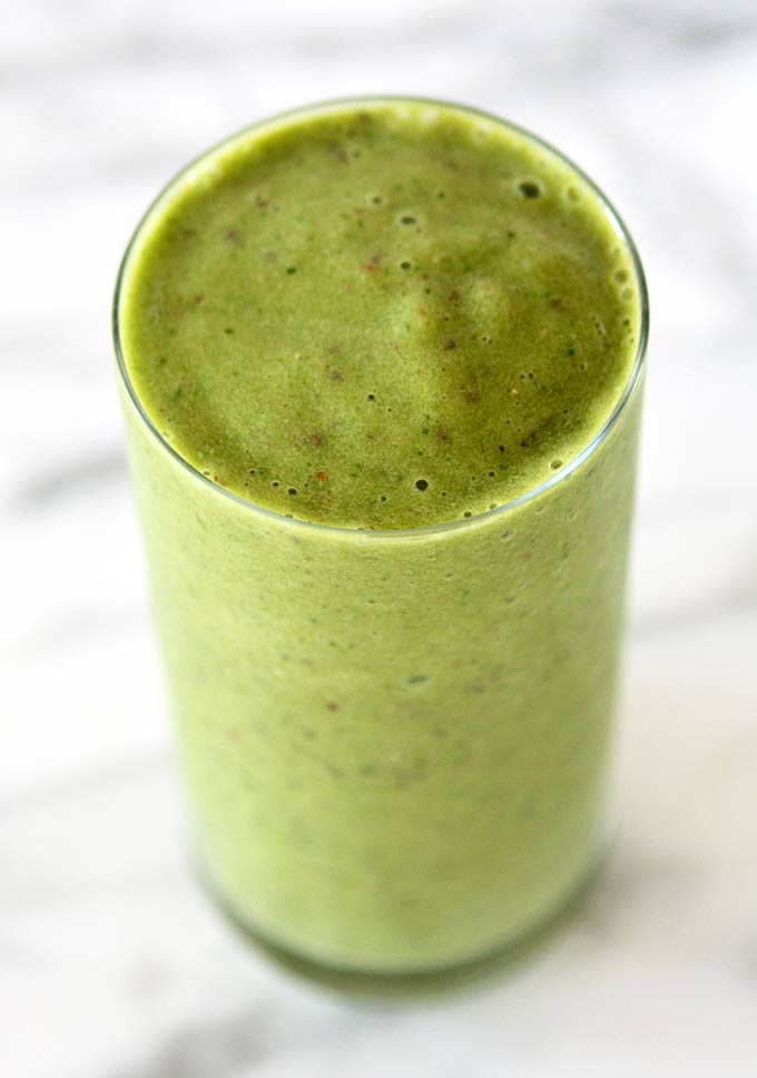 Peach Chia Green Smoothie | thekitchenpaper.com