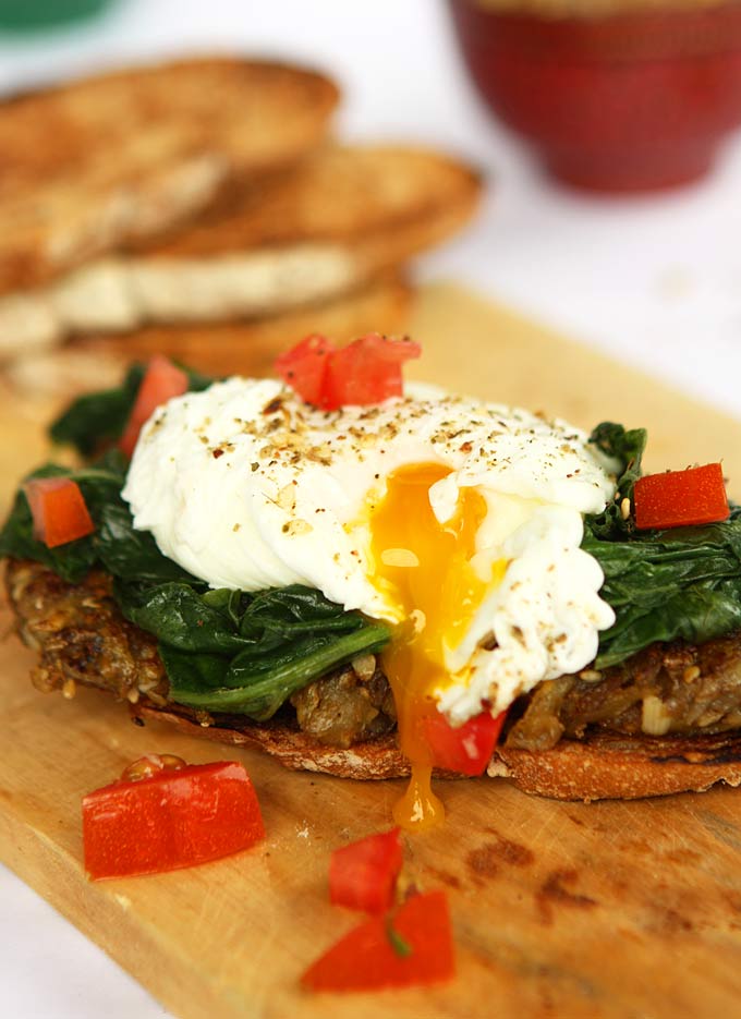 Dukkah Potato & Spinach Toast with Poached Eggs | thekitchenpaper.com