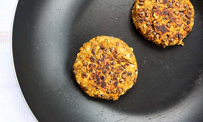 Lemongrass Lentil Cakes with Goji Tahini Sauce | thekitchenpaper.comLemongrass Lentil Cakes with Goji Tahini Sauce | thekitchenpaper.com