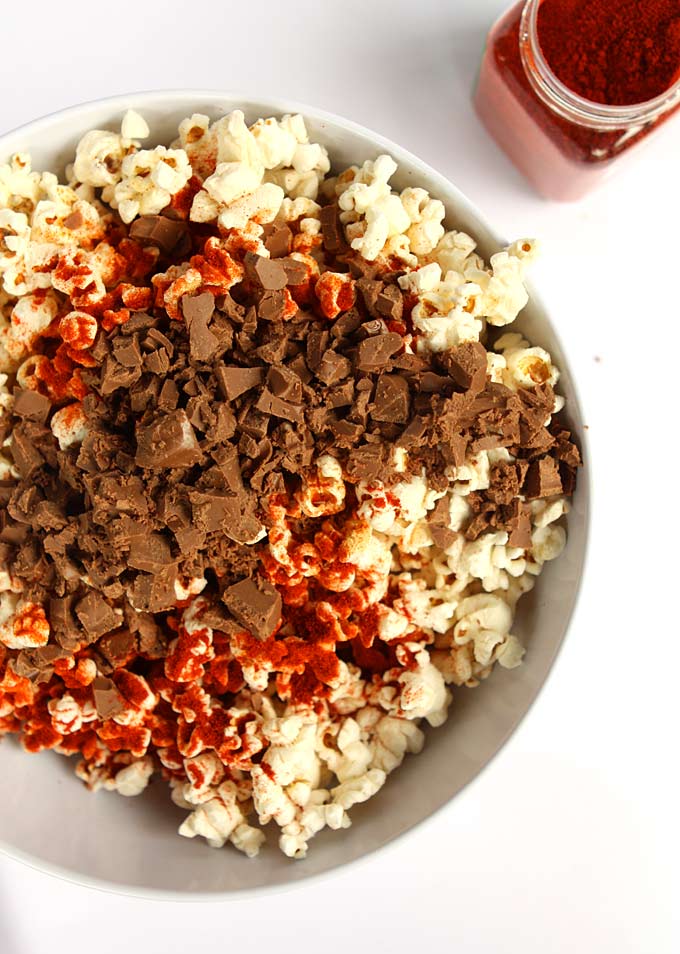 Milk Chocolate Paprika Popcorn | thekitchenpaper.com