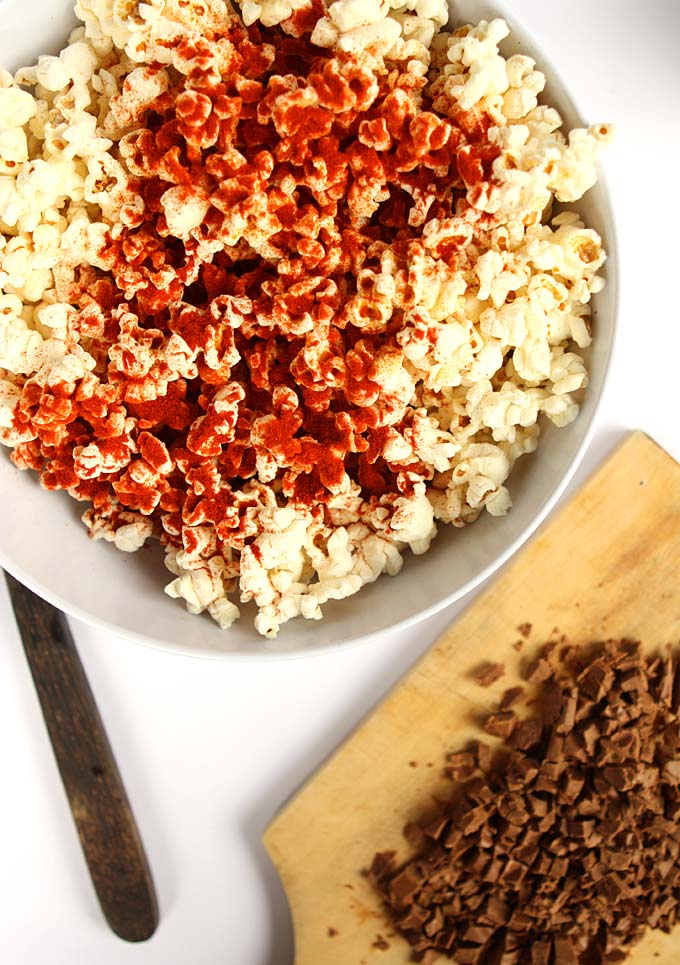 Milk Chocolate Paprika Popcorn | thekitchenpaper.com