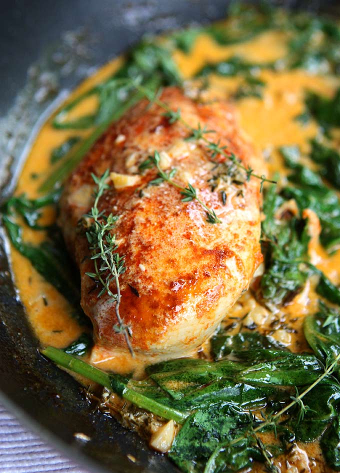 Paprika Chicken & Spinach with White Wine Butter Thyme Sauce | thekitchenpaper.com