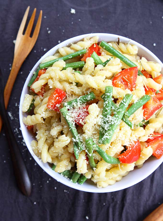 Rosemary Parmesan Vegetable Pasta | thekitchenpaper.com