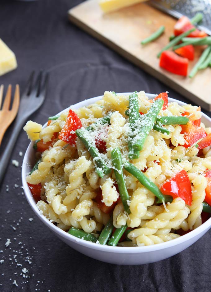 Rosemary Parmesan Vegetable Pasta | thekitchenpaper.com