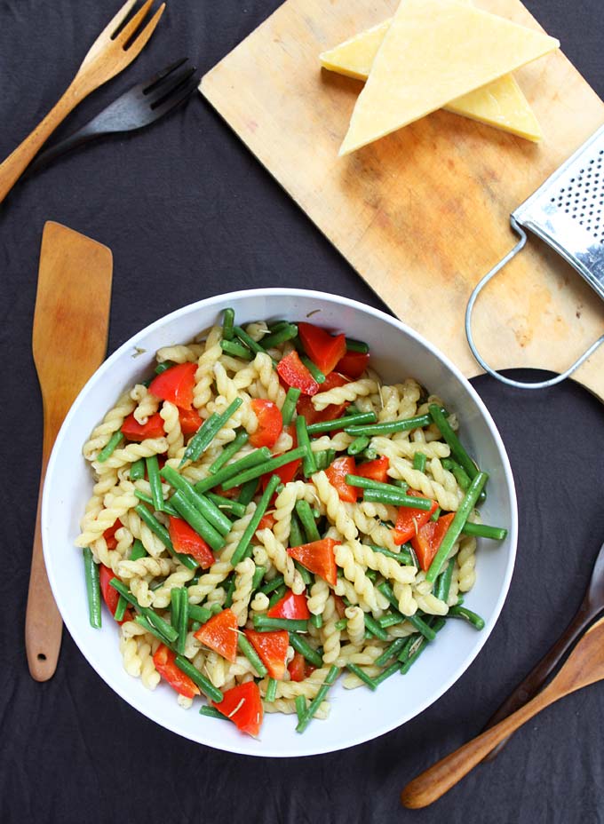 Rosemary Parmesan Vegetable Pasta | thekitchenpaper.com