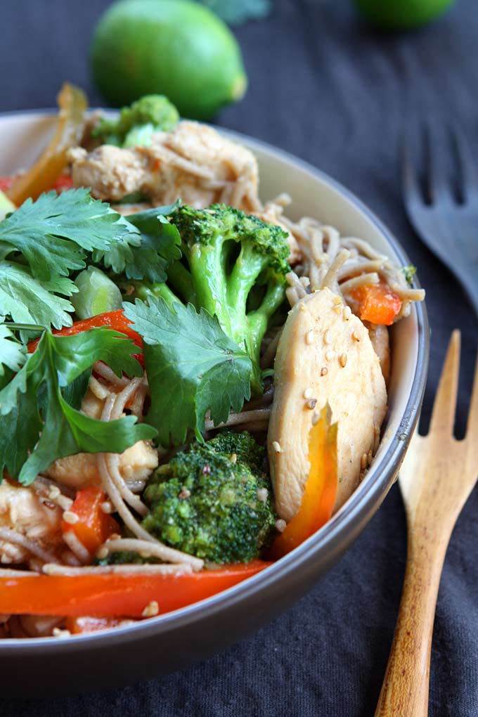 Sesame Chicken Soba Noodle Stir Fry | thekitchenpaper.com