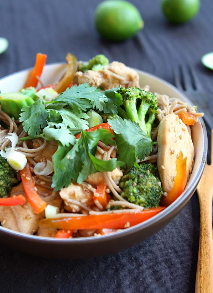 Sesame Chicken Soba Noodle Stir Fry | thekitchenpaper.com