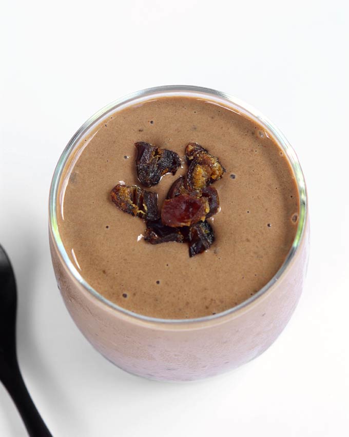 Banana Date Carob Smoothie | thekitchenpaper.com