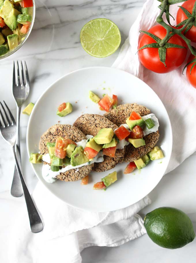 Simple Black Bean Cakes | thekitchenpaper.com