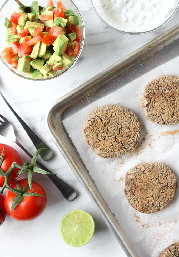 Simple Black Bean Cakes | thekitchenpaper.com