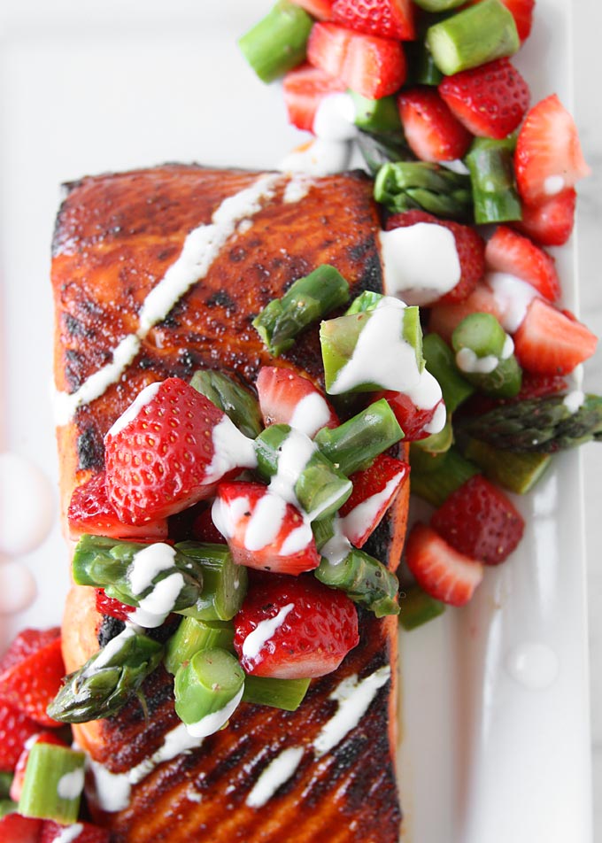 Brown Sugar Salmon with Asparagus Strawberry Topping | thekitchenpaper.com