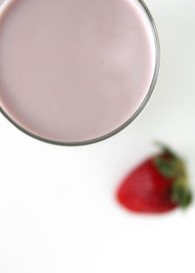 Strawberry Cashew Milk | thekitchenpaper.com