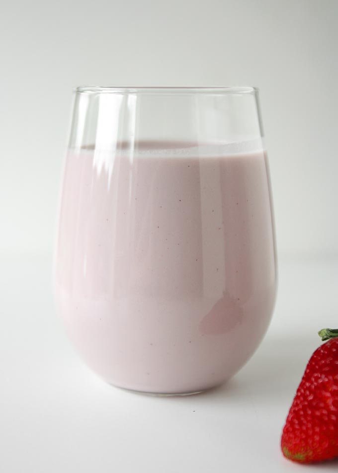 Strawberry Cashew Milk | thekitchenpaper.com