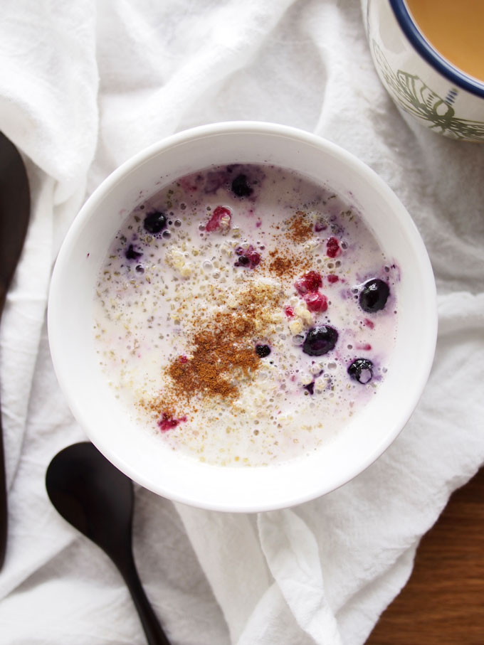 2-Minute Berry Breakfast Quinoa | thekitchenpaper.com