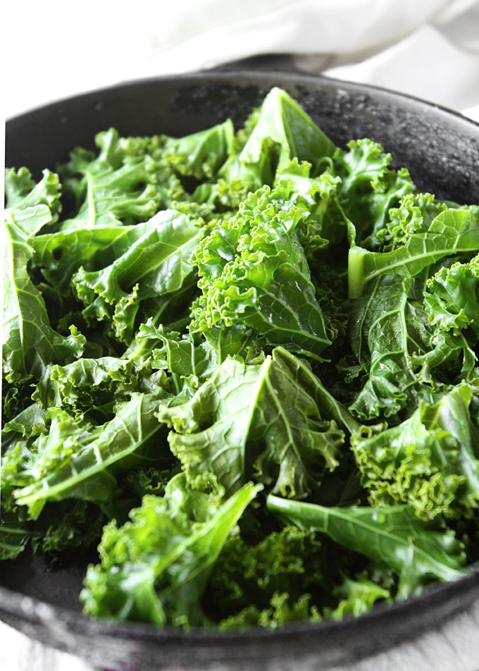 Vegan Kale Quinoa Bowl with Peanut Dressing | thekitchenpaper.com