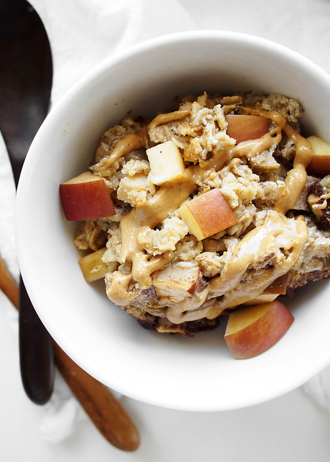 Apple Peanut Butter Baked Oatmeal | thekitchenpaper.com