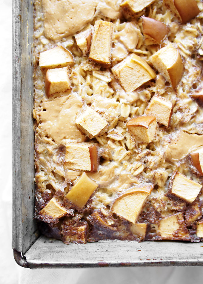 Apple Peanut Butter Baked Oatmeal | thekitchenpaper.com