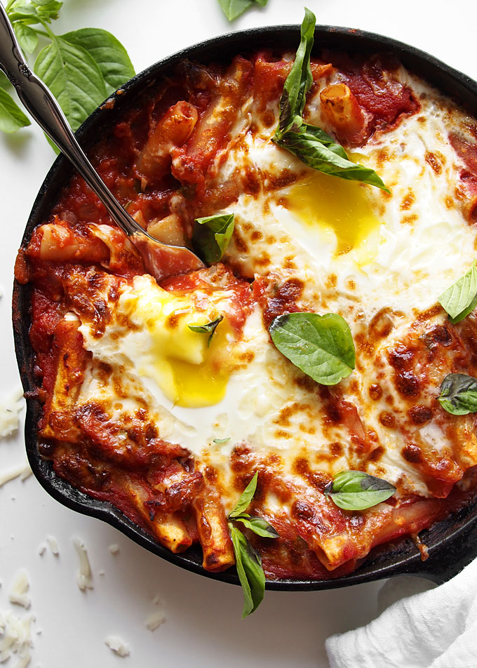 Bacon Tomato Basil Breakfast Pasta | thekitchenpaper.com