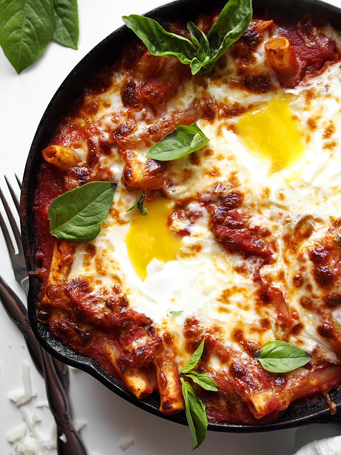 Bacon Tomato Basil Breakfast Pasta | thekitchenpaper.com