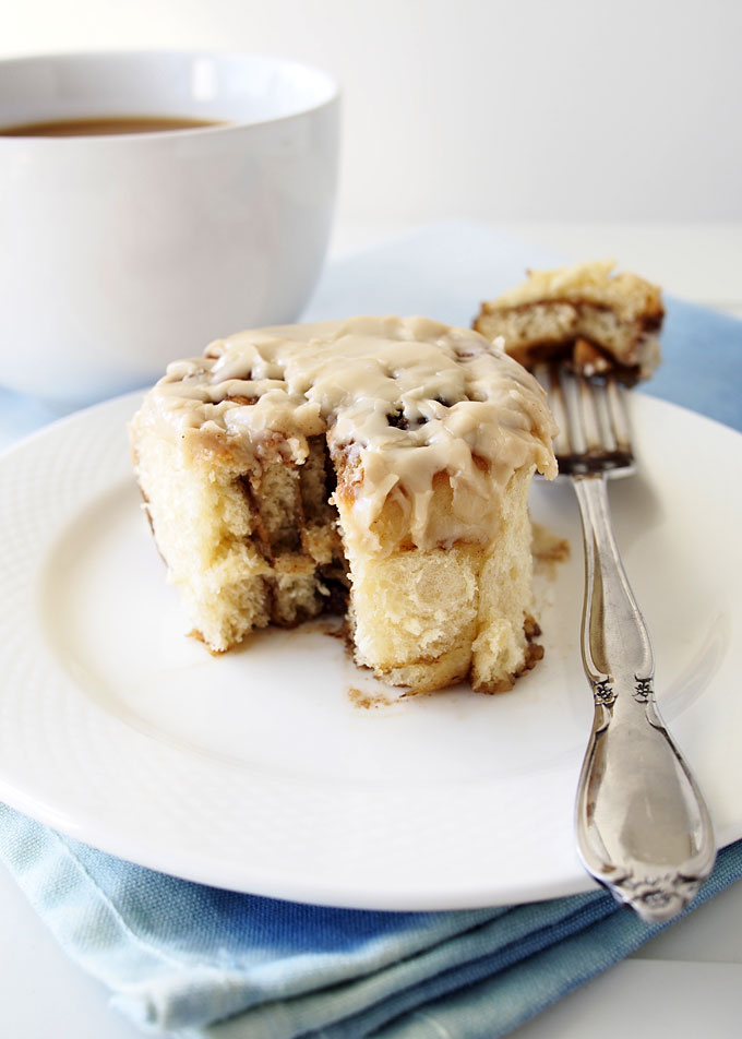 Maple Syrup Cinnamon Rolls | thekitchenpaper.com