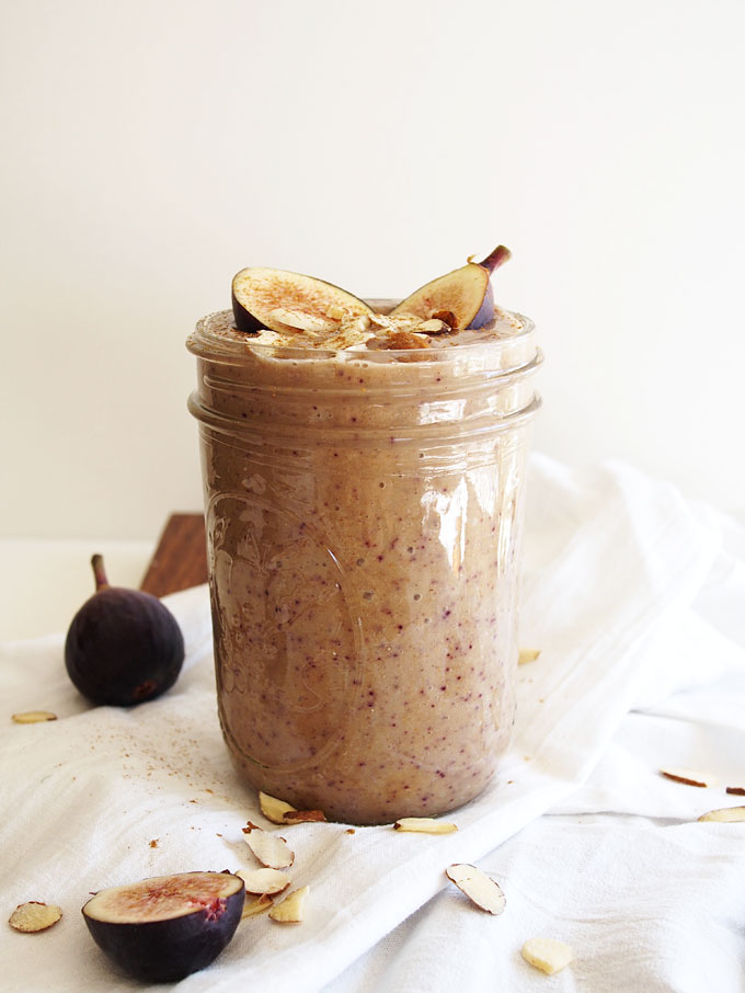 Honey Almond Fig Smoothie | thekitchenpaper.com