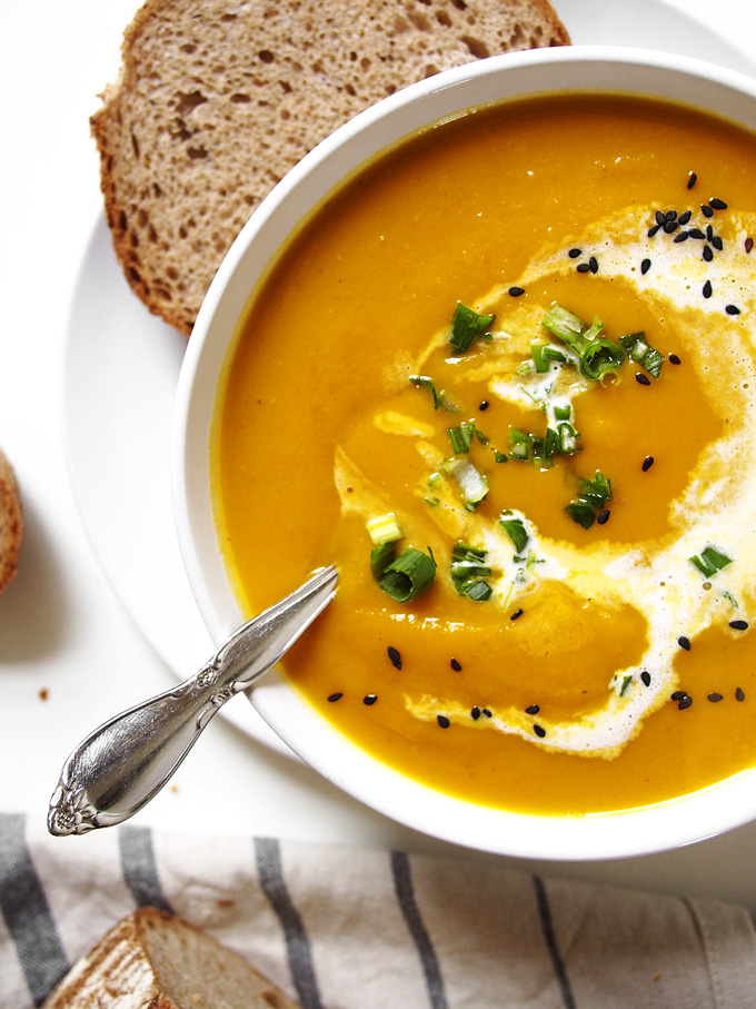 Green Curry Kabocha Squash Soup with Black Sesame | the kitchen paper