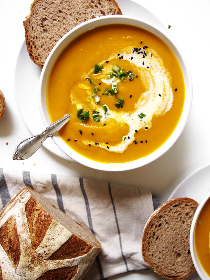 Green Curry Kabocha Squash Soup with Black Sesame | the kitchen paper