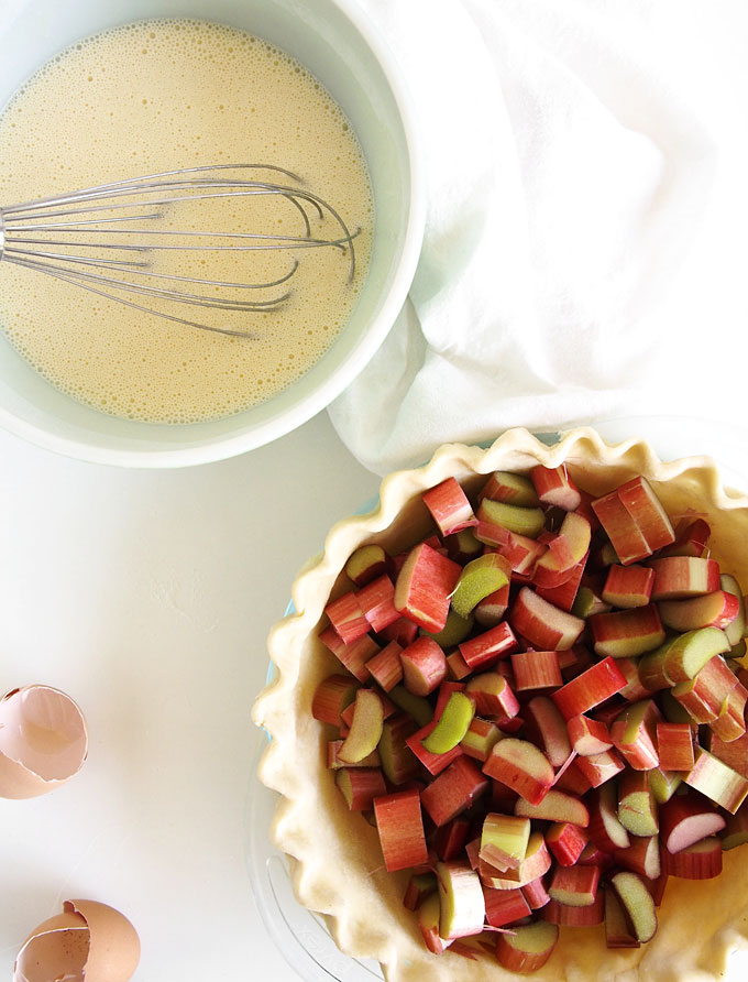 Rhubarb Sour Cream Crumble Pie | the kitchen paper