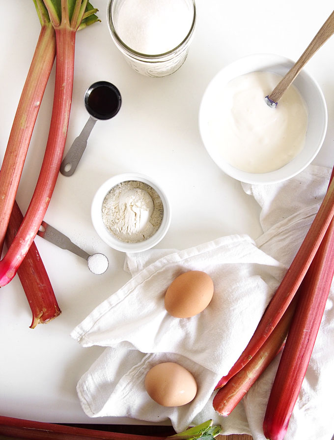 Rhubarb Sour Cream Crumble Pie | the kitchen paper