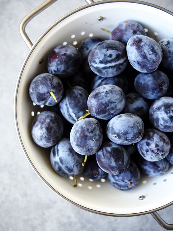 Cream Cheese Plum Tart | thekitchenpaper.com