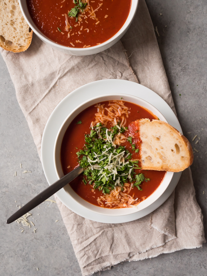 Roasted Chili Tomato Soup | thekitchenpaper.com